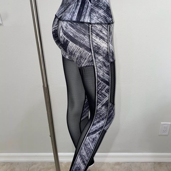 Lululemon Mesh Leggings Size 4 - Picture 3 of 6